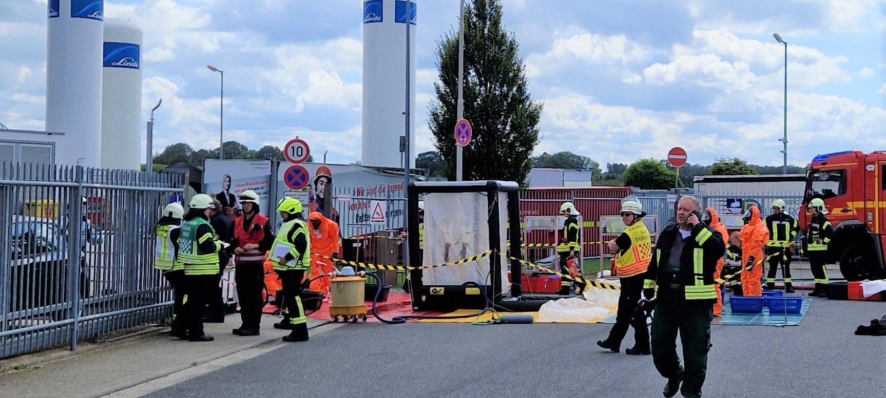 Feuerwehr im Chemie-Einsatz bei Aixtron