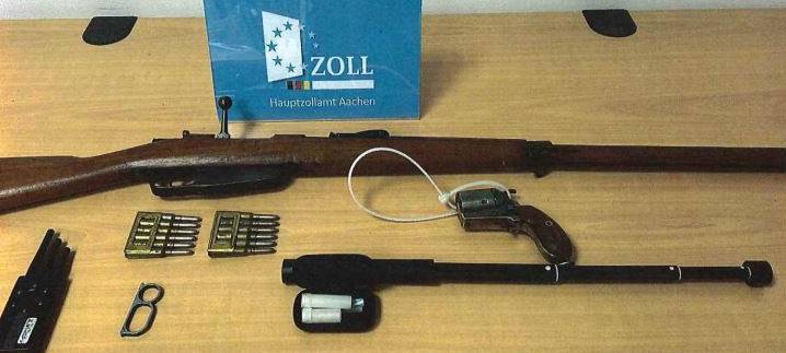 Zöllner finden mehrere Waffen bei Autofahrer aus den Niederlanden