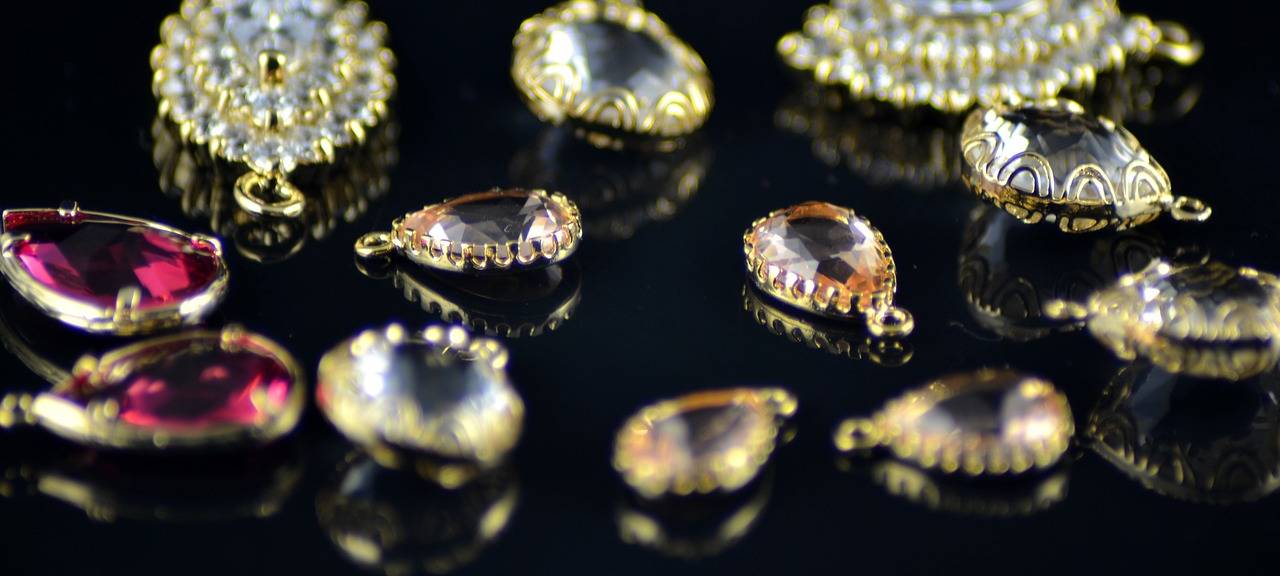 Nach Betrugsanruf: 30.000 Euro an Schmuck übergeben