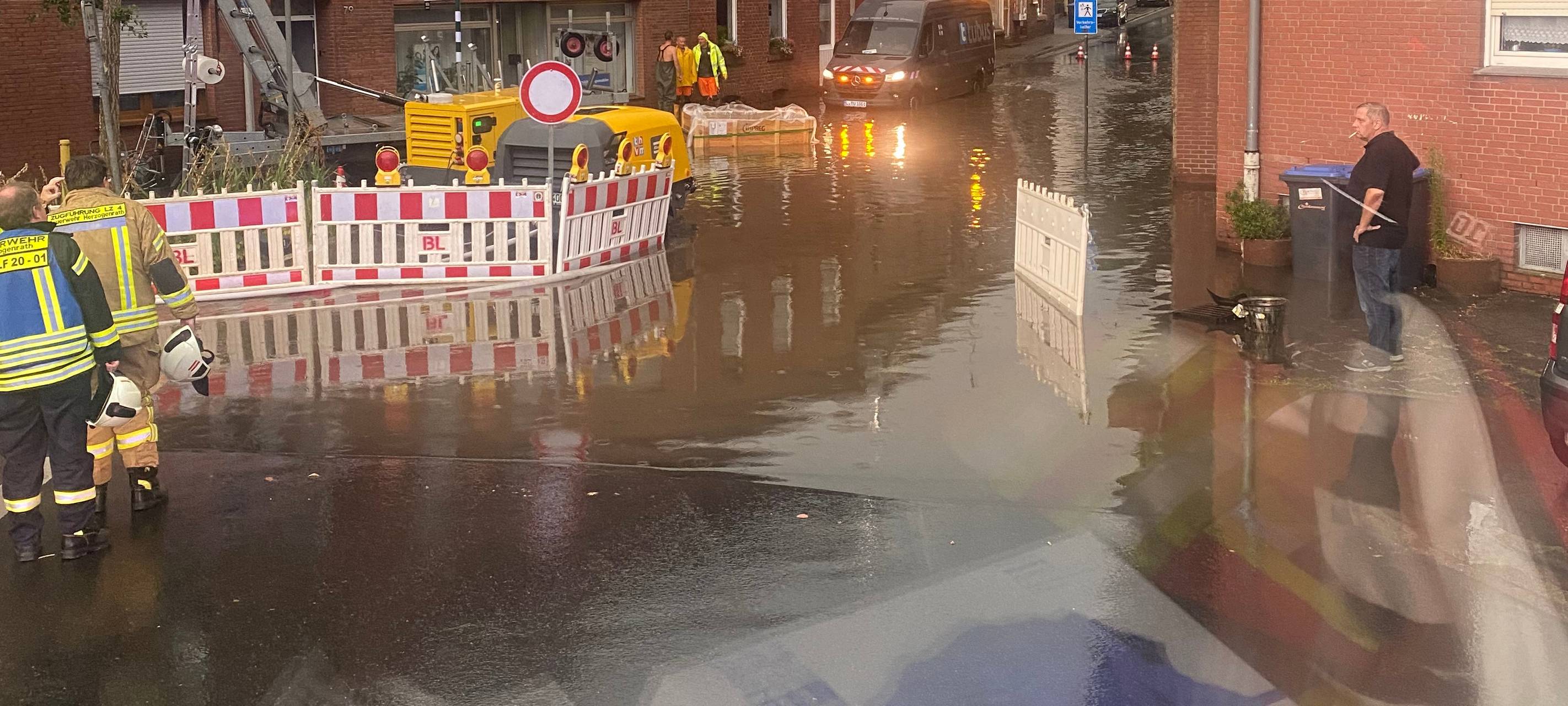 Gewitter führt zu Überschwemmung in Alt-Merkstein