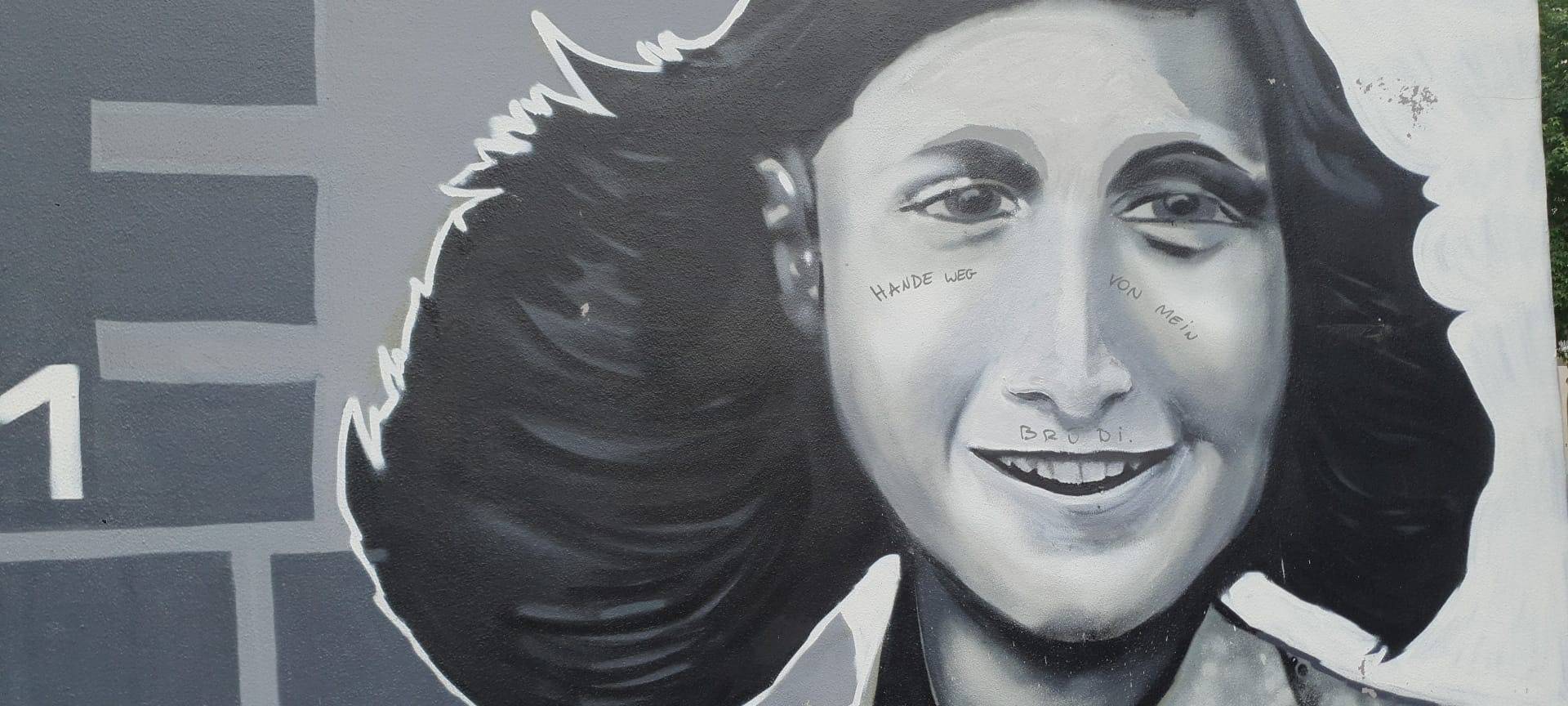Anne Frank-Bild in Aachen erneut bekritzelt