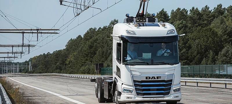 Erfolgreich getestet: LKW-Batterieaufladung per Oberleitung