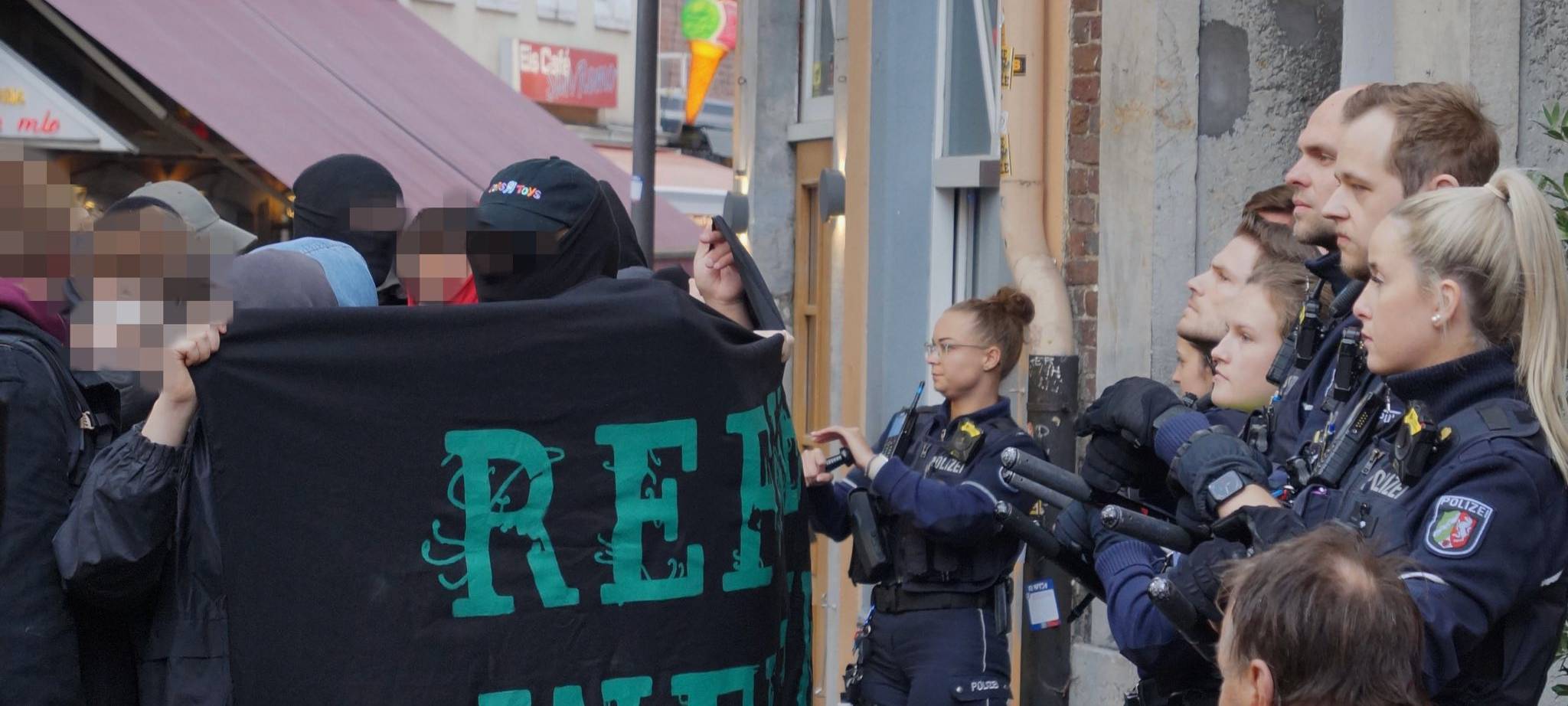 Vermummte wollen Treffen der AfD-Jugend stürmen