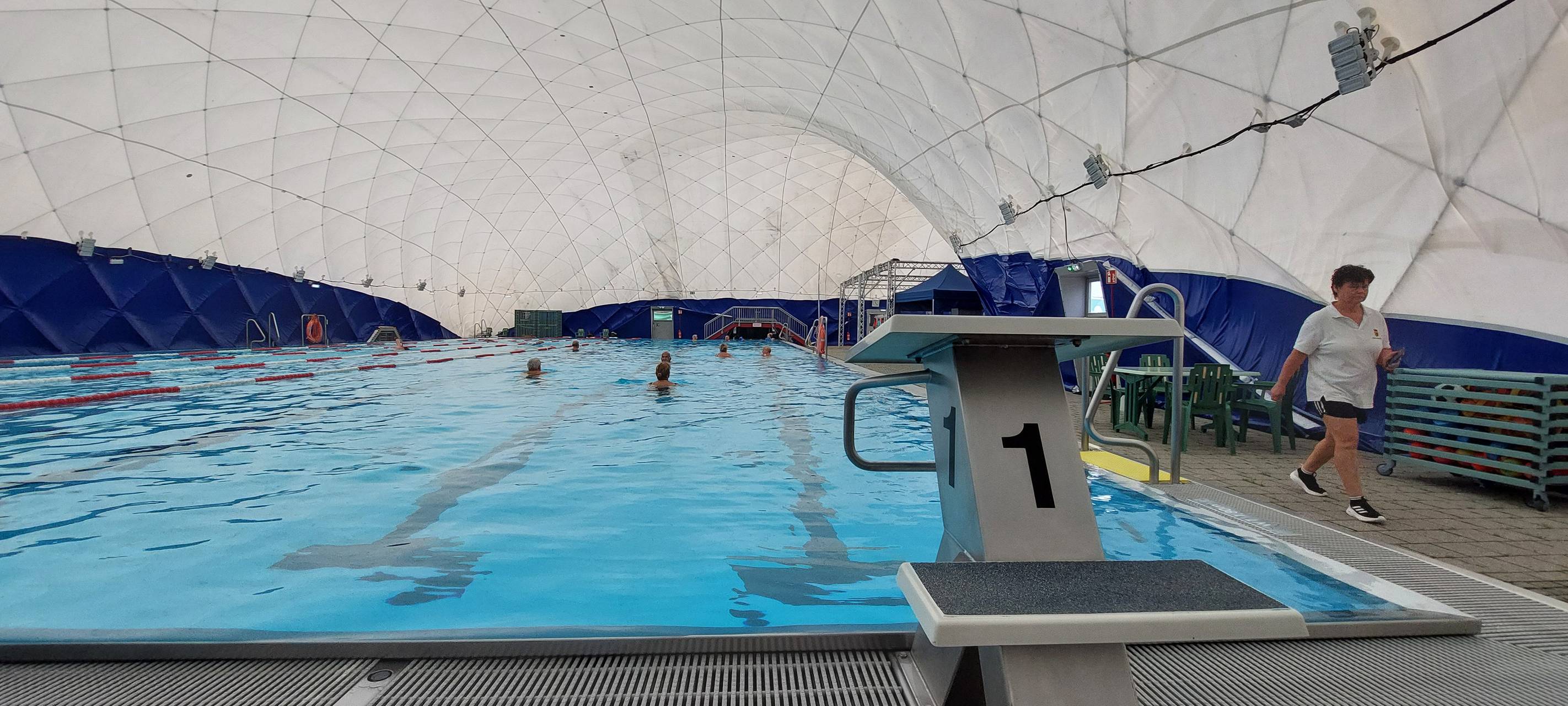 Eschweiler-Dürwiß: Freibad wieder überdacht