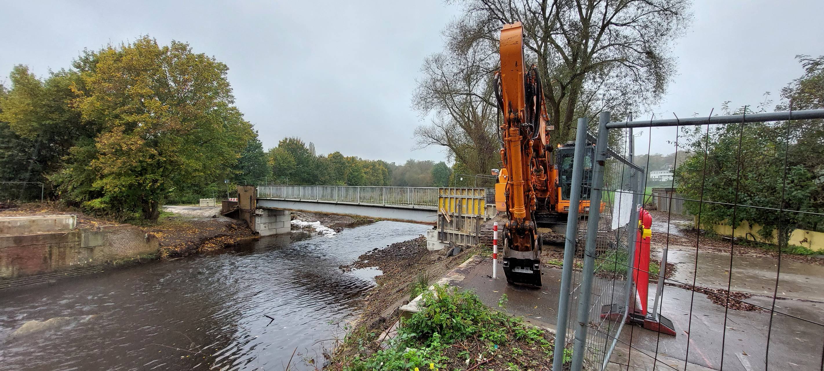 Neubau der Brücke Stoltenhoffstraße: Läuft.
