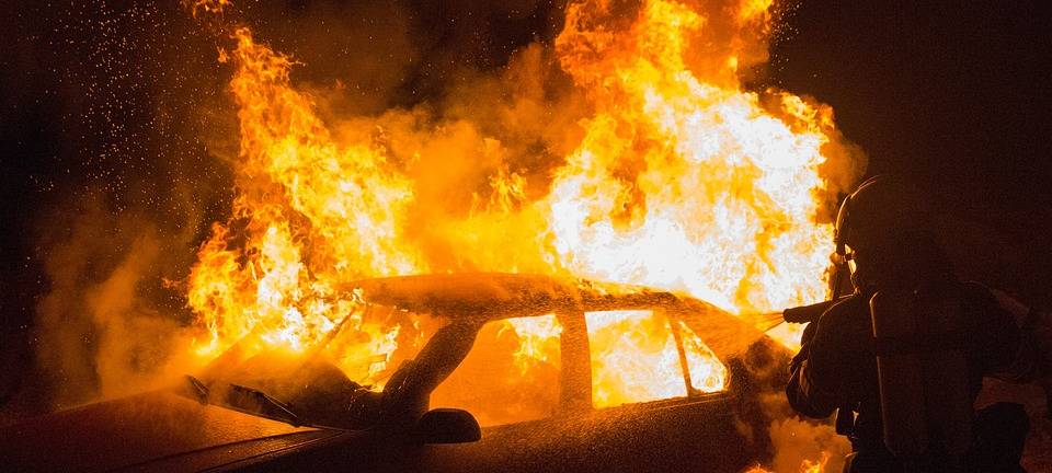 Staatsschutz ermittelt: Drei Fahrzeugbrände in Aachen