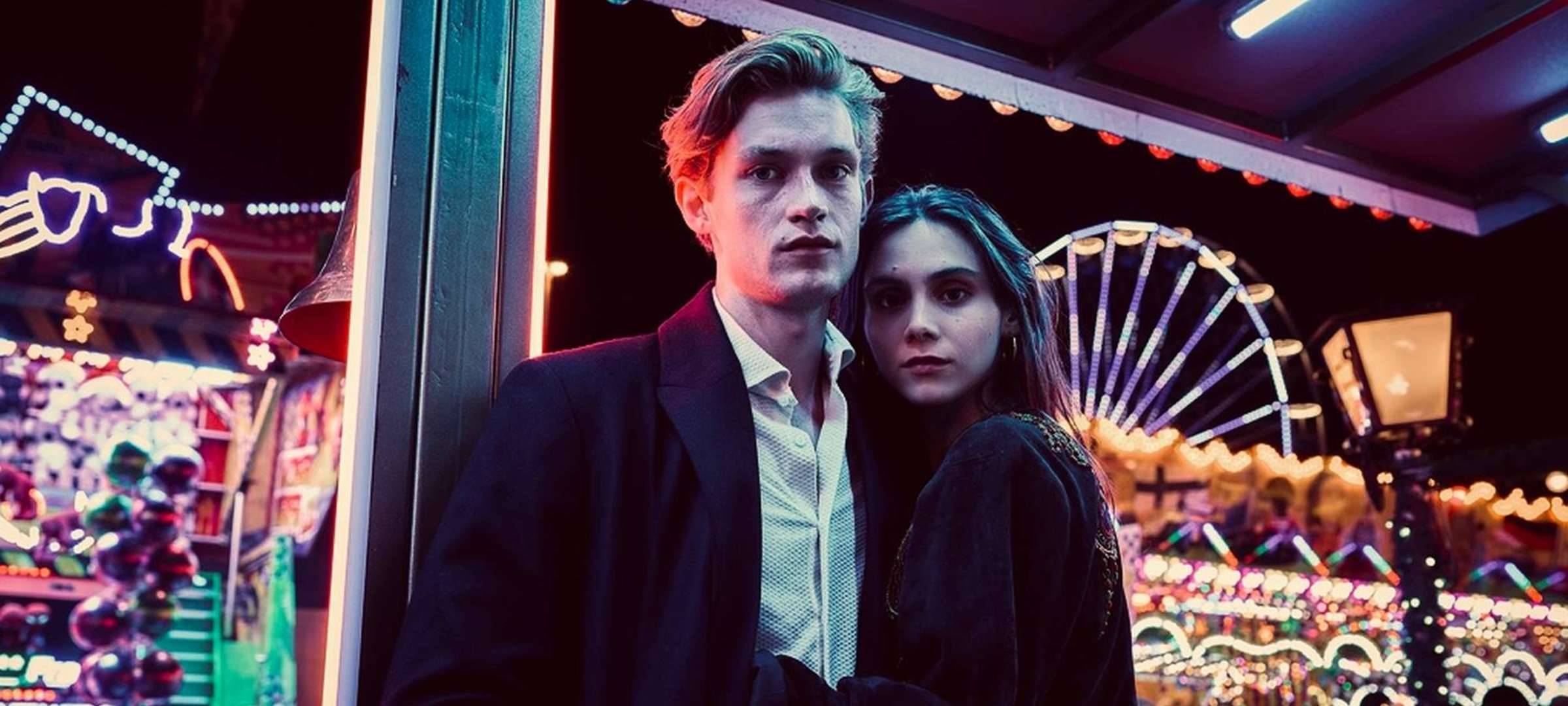 Ben und Zelda lernen sich auf der Kirmes kennen.