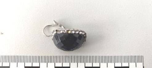 Wem gehört dieser Ohrring?