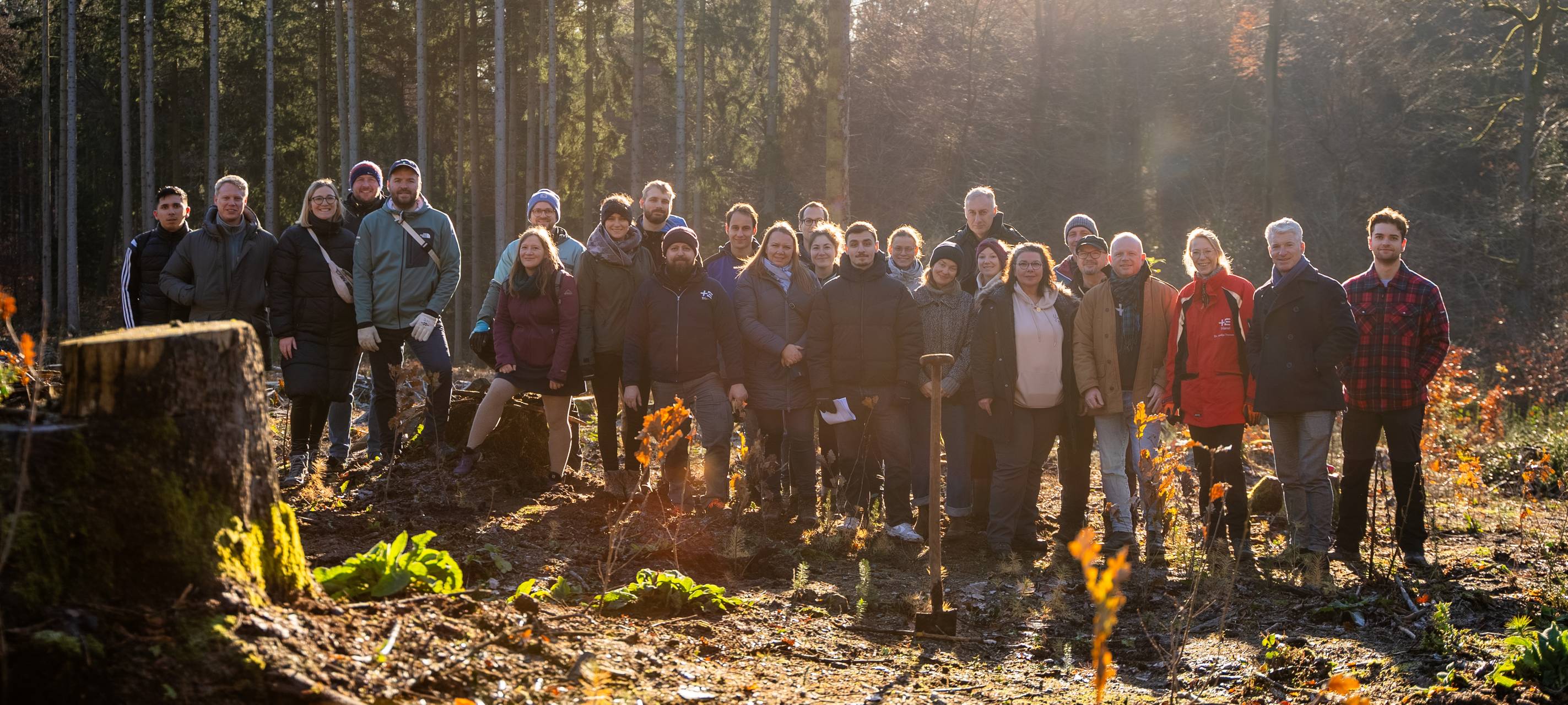 Trianel-Jubiläum endet mit Baumpflanzungen