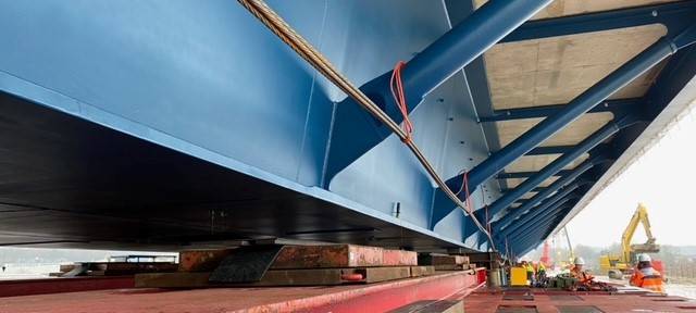 Haarbachtalbrücke: Einschub der Brückenteile