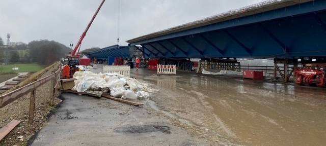 Haarbachtalbrücke: Einschub der Brückenteile
