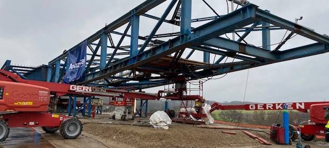 Haarbachtalbrücke: Einschub der Brückenteile