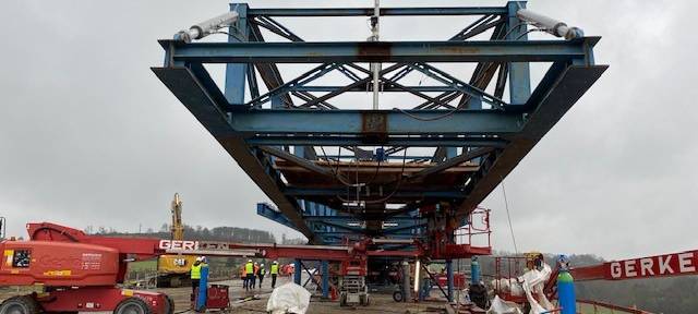 Haarbachtalbrücke: Einschub der Brückenteile