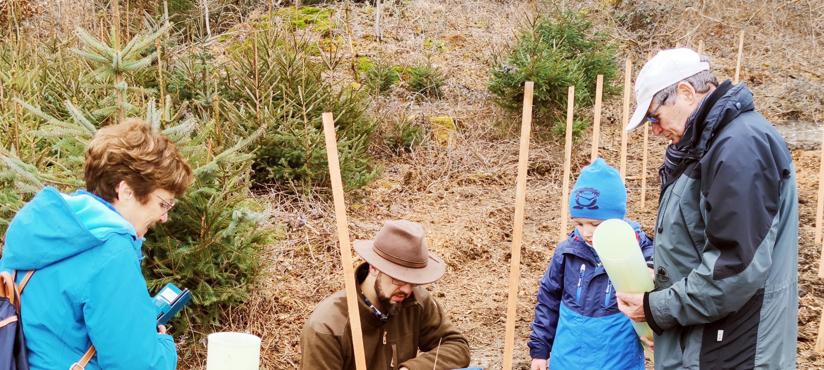 Nachhaltiges Weihnachtsgeschenk: Baumpaten-Spende in Eschweiler