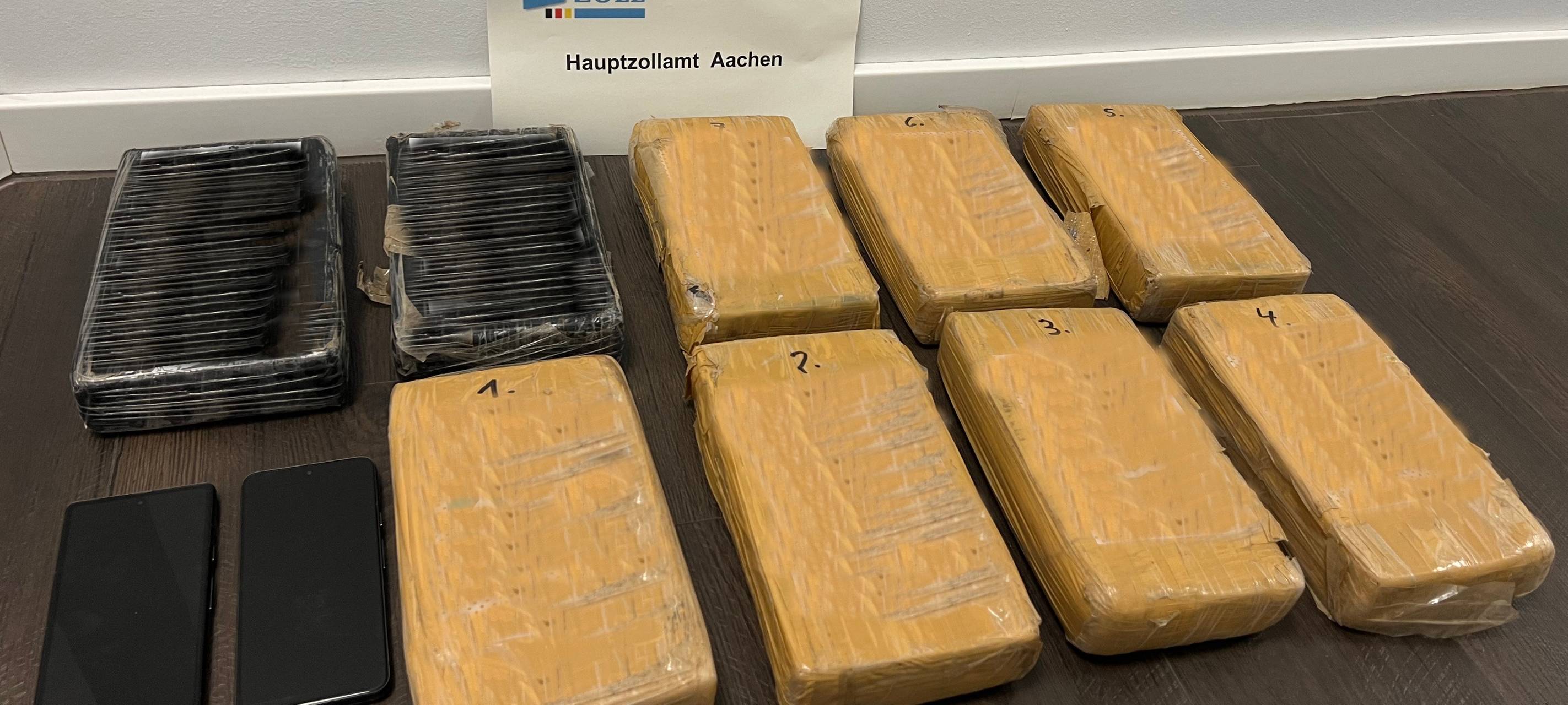 Zoll findet über zehn Kilo Kokain bei Autofahrer auf der A4