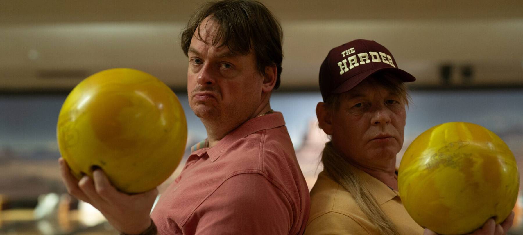 Gerry (links) verbringt viel Zeit auf der Bowlingbahn.