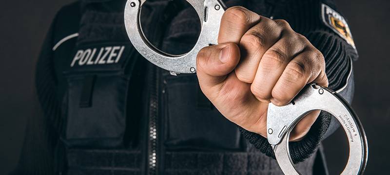 Bundespolizei verhaftet gesuchten Mann an der Grenze