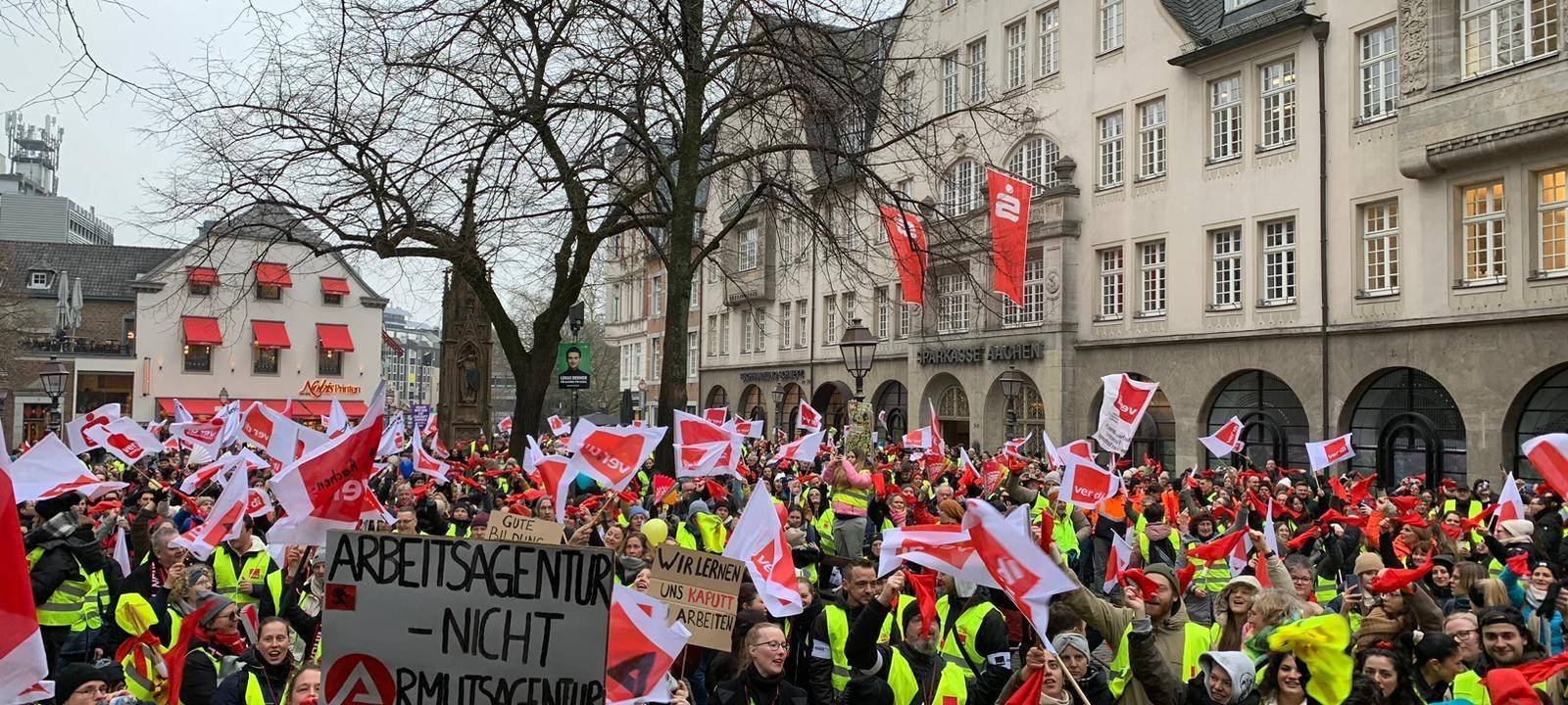 Streiks im Öffentlichen Dienst: 2.500 Menschen bei der Demo