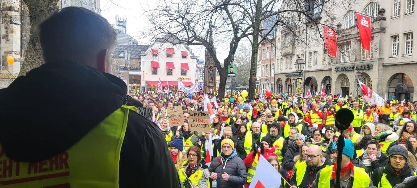 Streiks im Öffentlichen Dienst: 2.500 Menschen bei der Demo