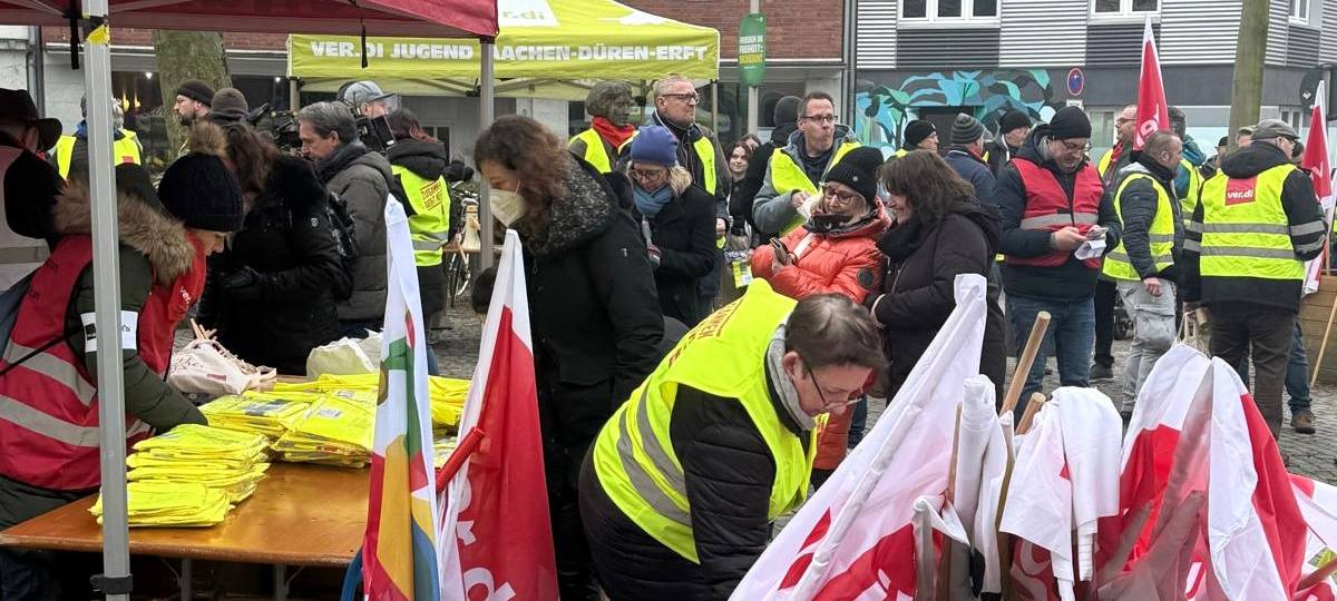 Streiks im Öffentlichen Dienst: 2.500 Menschen bei der Demo