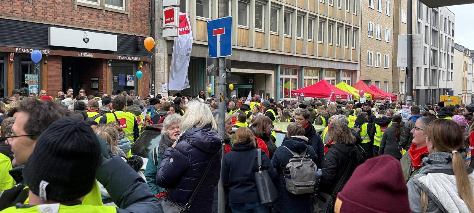 Streiks im Öffentlichen Dienst: 2.500 Menschen bei der Demo