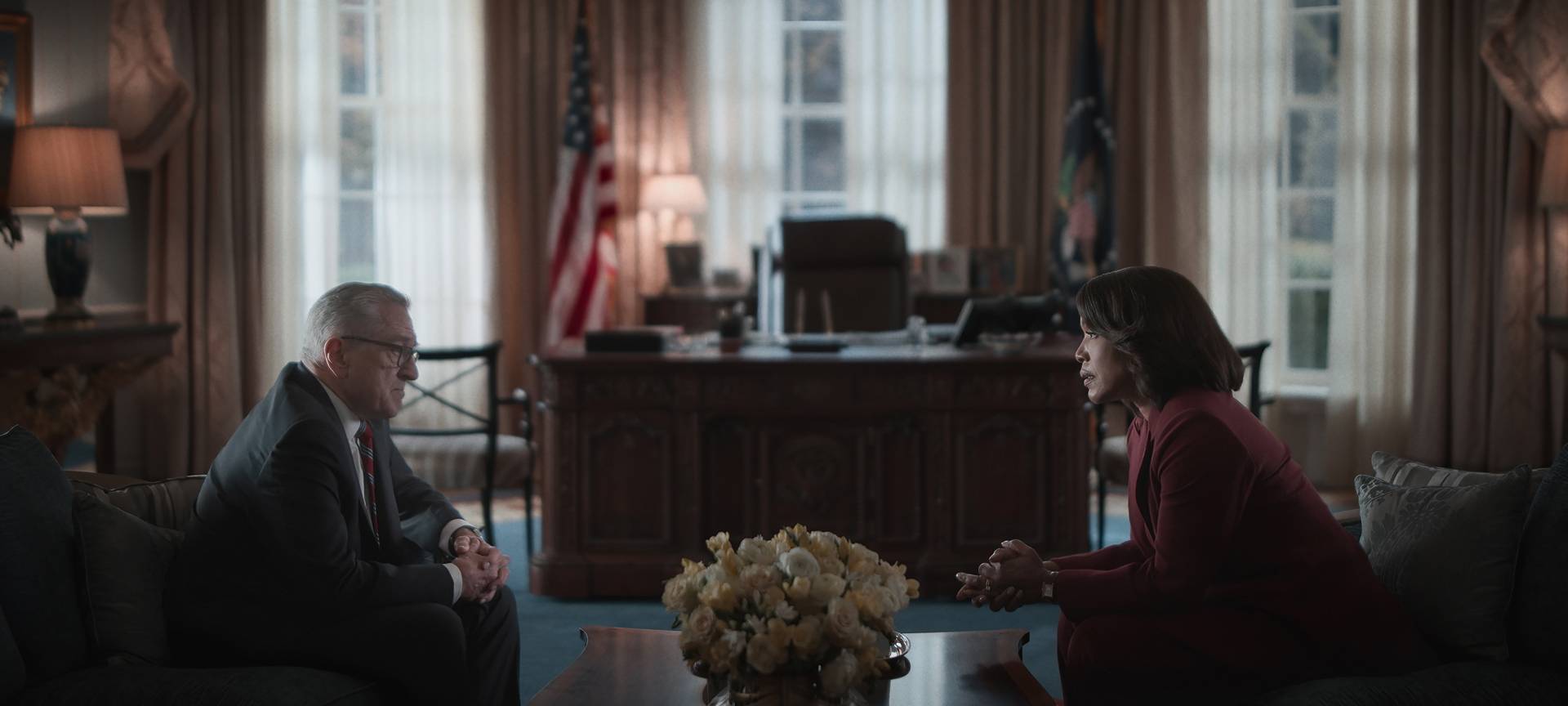 Mullen und die Präsidentin im Oval Office.