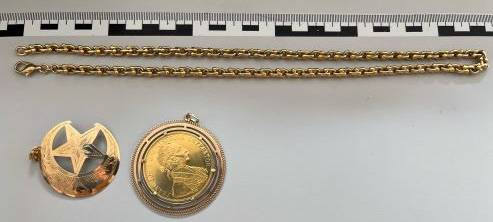 Polizei: Wem gehört der Schmuck?