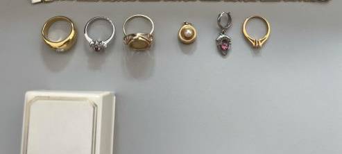 Polizei: Wem gehört der Schmuck?