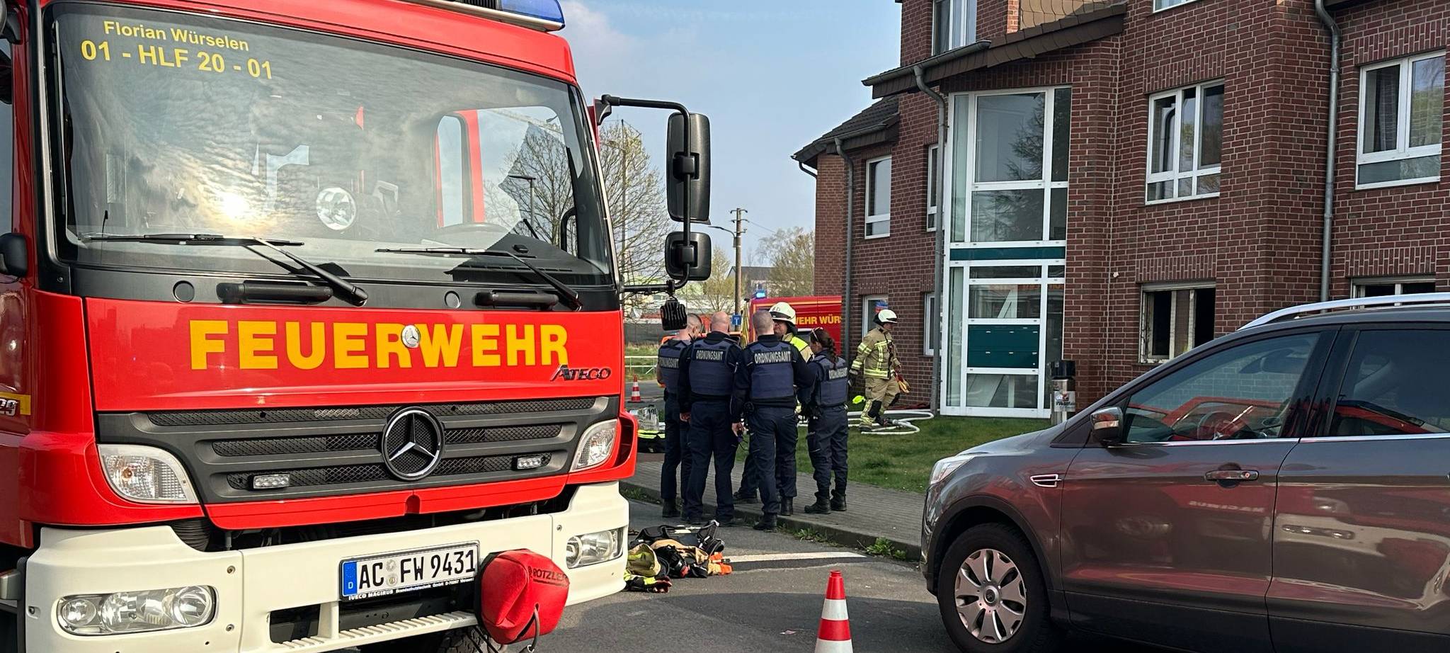 Bewohner stirbt bei Feuer in Mehrfamilienhaus