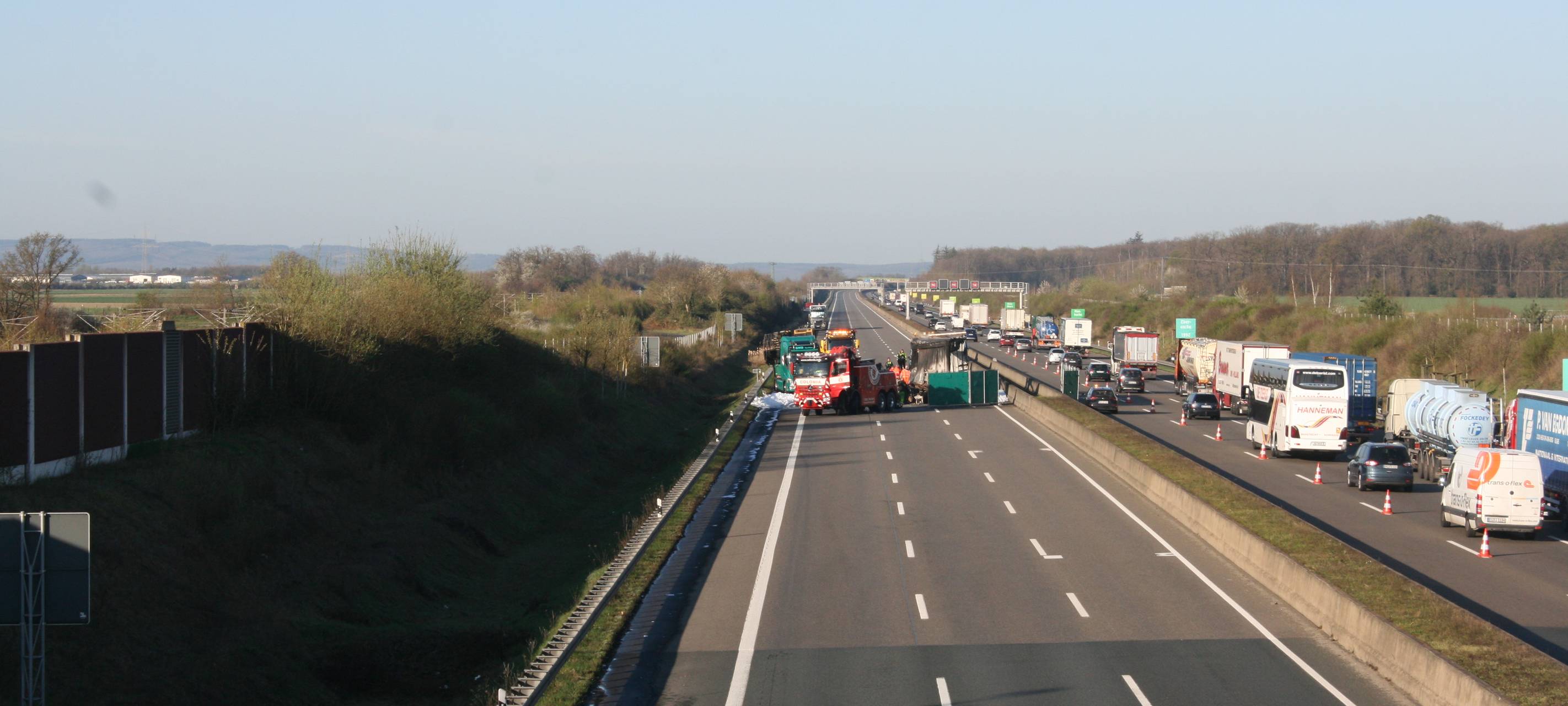 Tödlicher Unfall auf der A4 sorgt für Sperrung