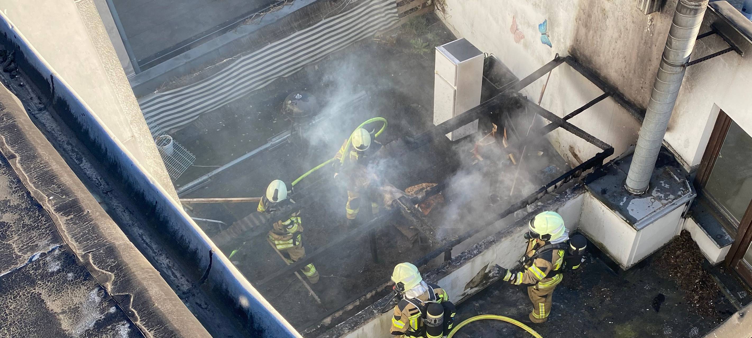 Herzogenrath-Mitte: Feuer in Holzunterstand