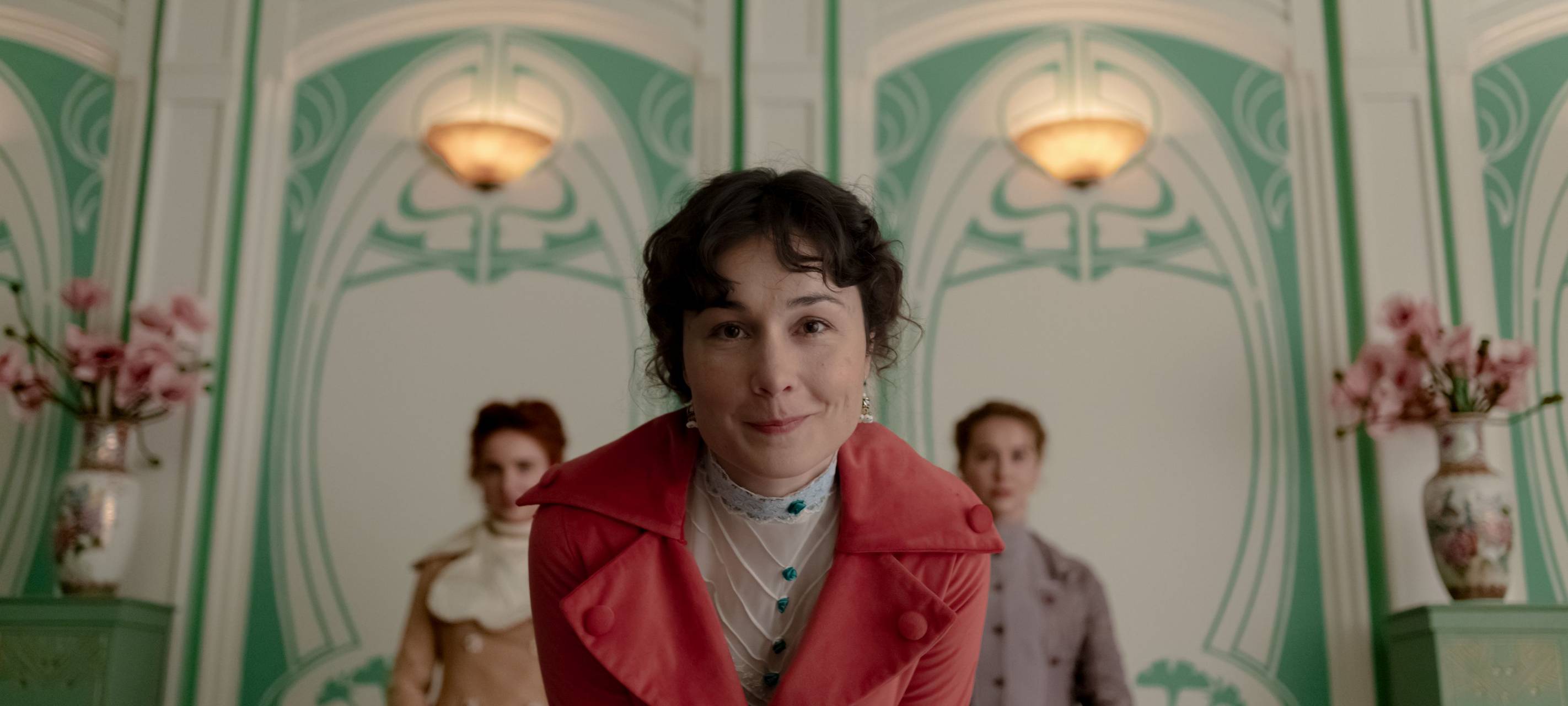 Elena verkuppelt... und das ziemlich gut.