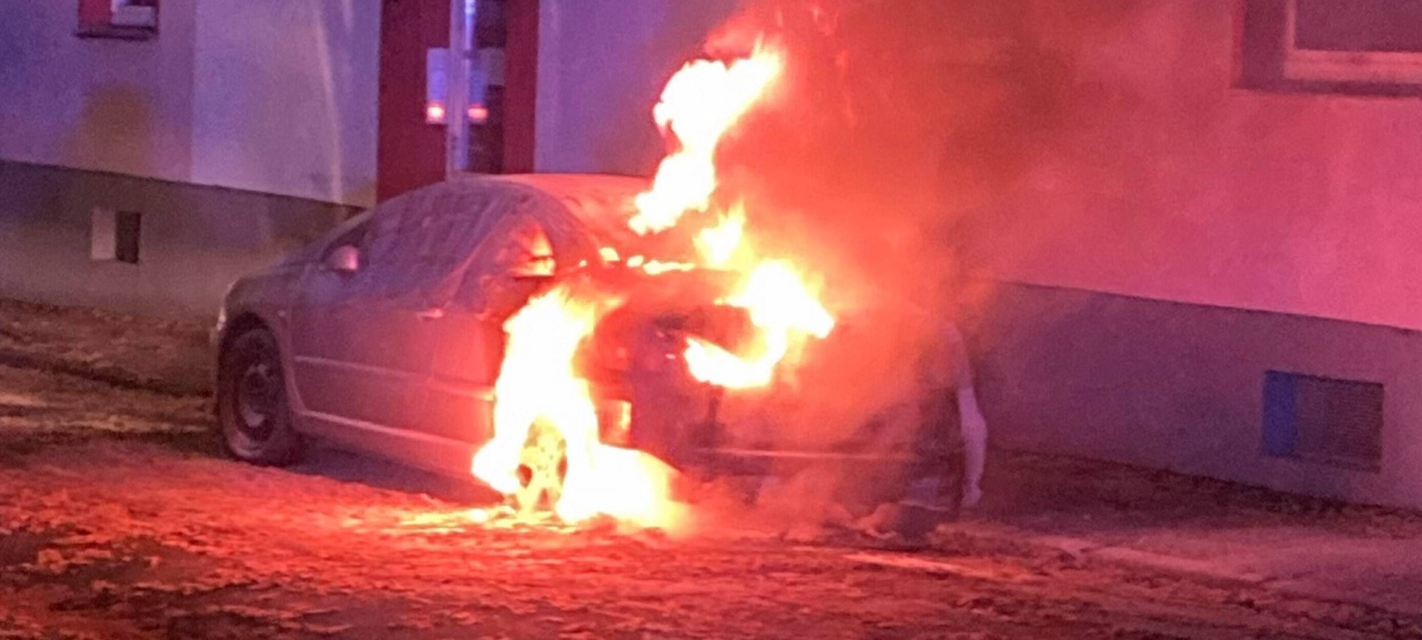 Autobrände: Zeugen gesucht