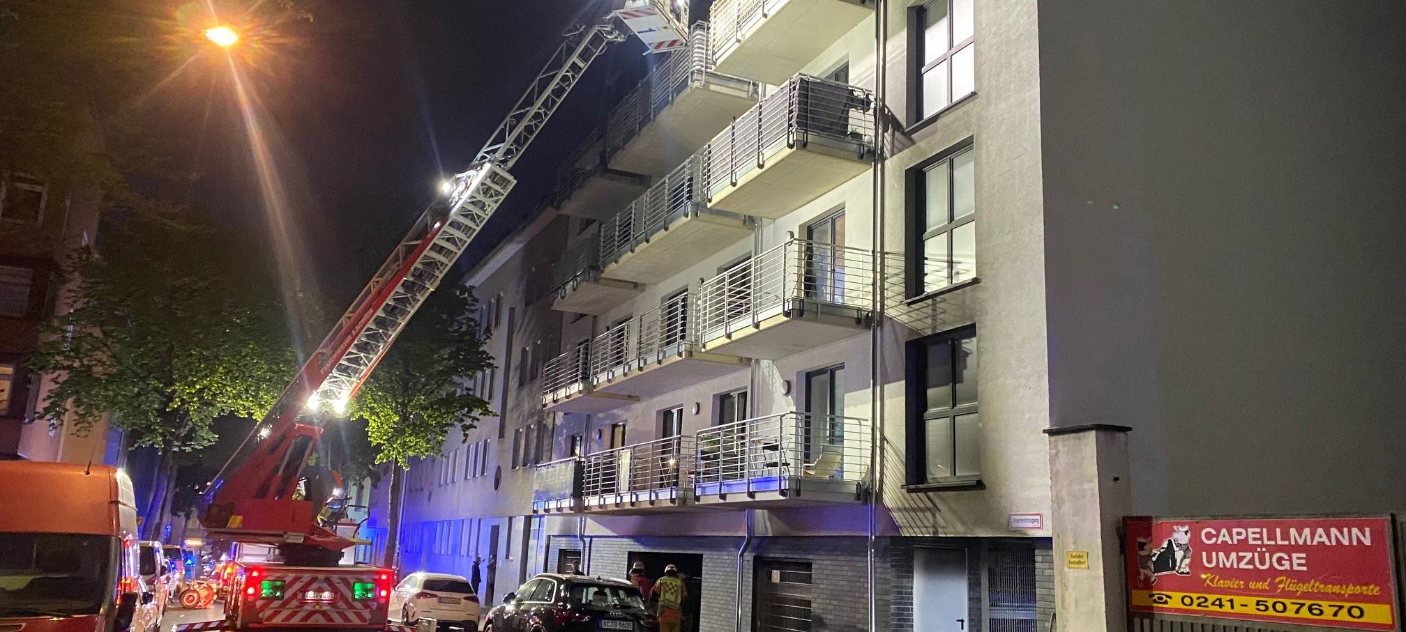 Brennende Mülltonne sorgt für versperrten Fluchtweg