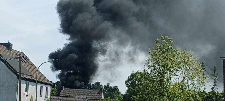 Roetgen: Sperrungen B258 wegen Wohnmobil-Brands