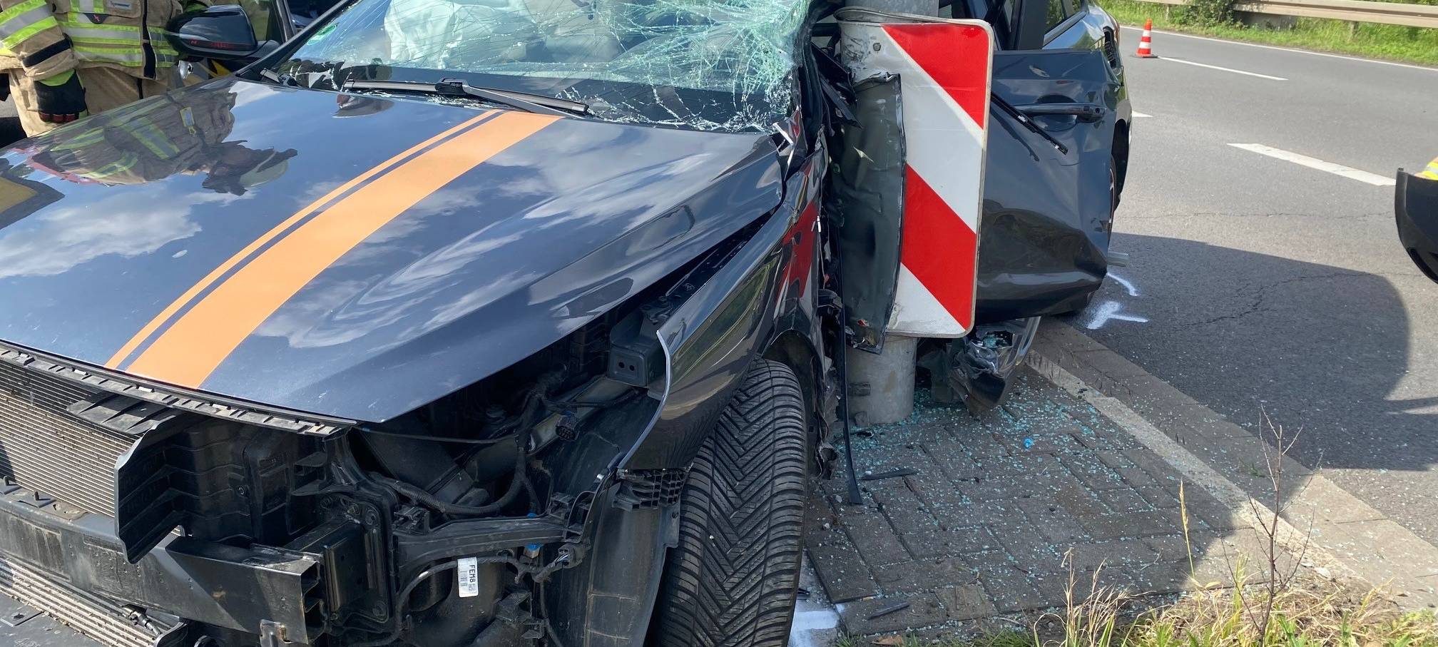 Eschweiler: Unfall an A4-Ausfahrt: Frau schwer verletzt