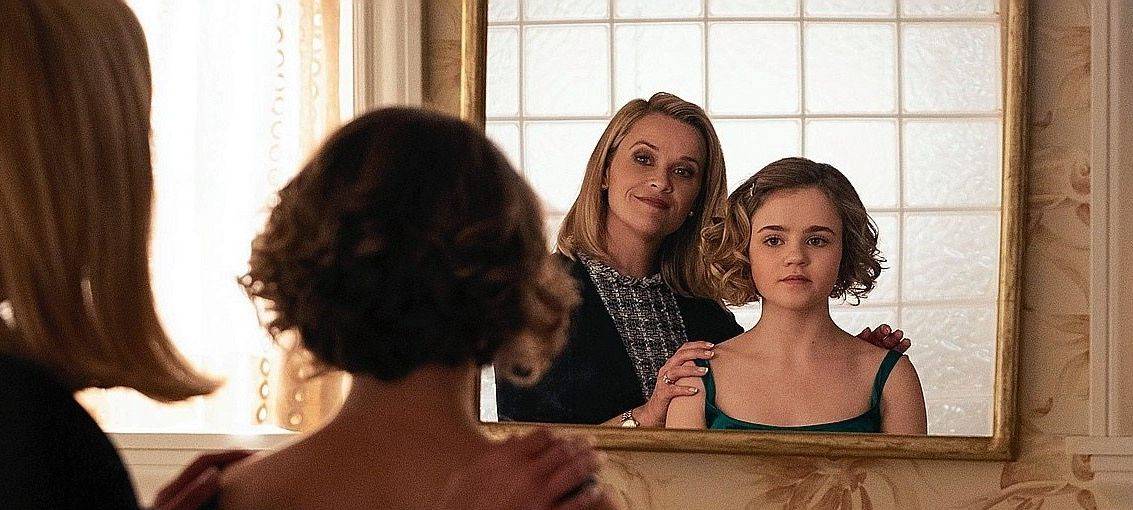 Elena im Gespräch mit ihrer Tochter.