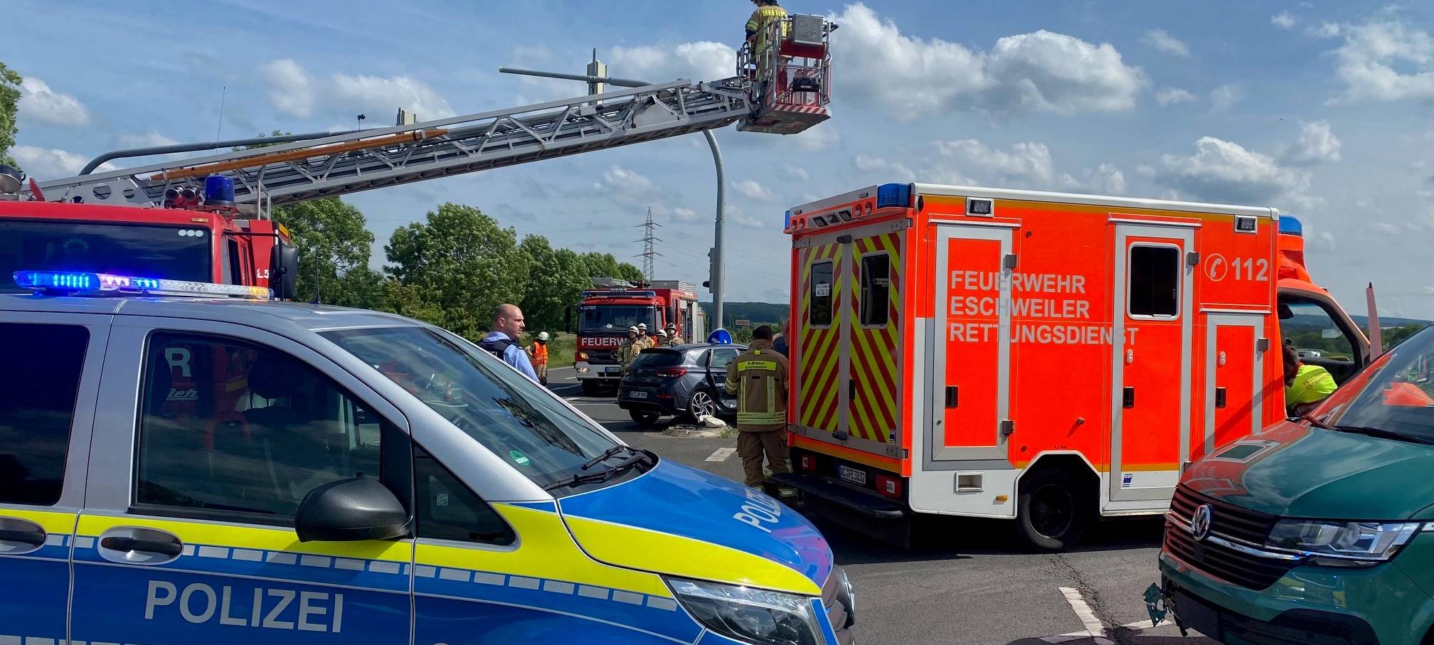 Eschweiler: Unfall an A4-Ausfahrt: Frau schwer verletzt