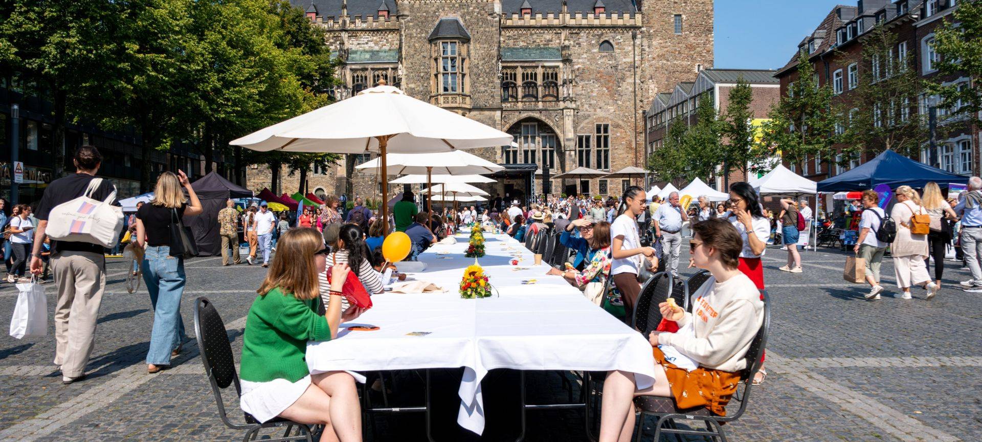 Aachen: Lange Tafel der Vielfalt am 30.8.