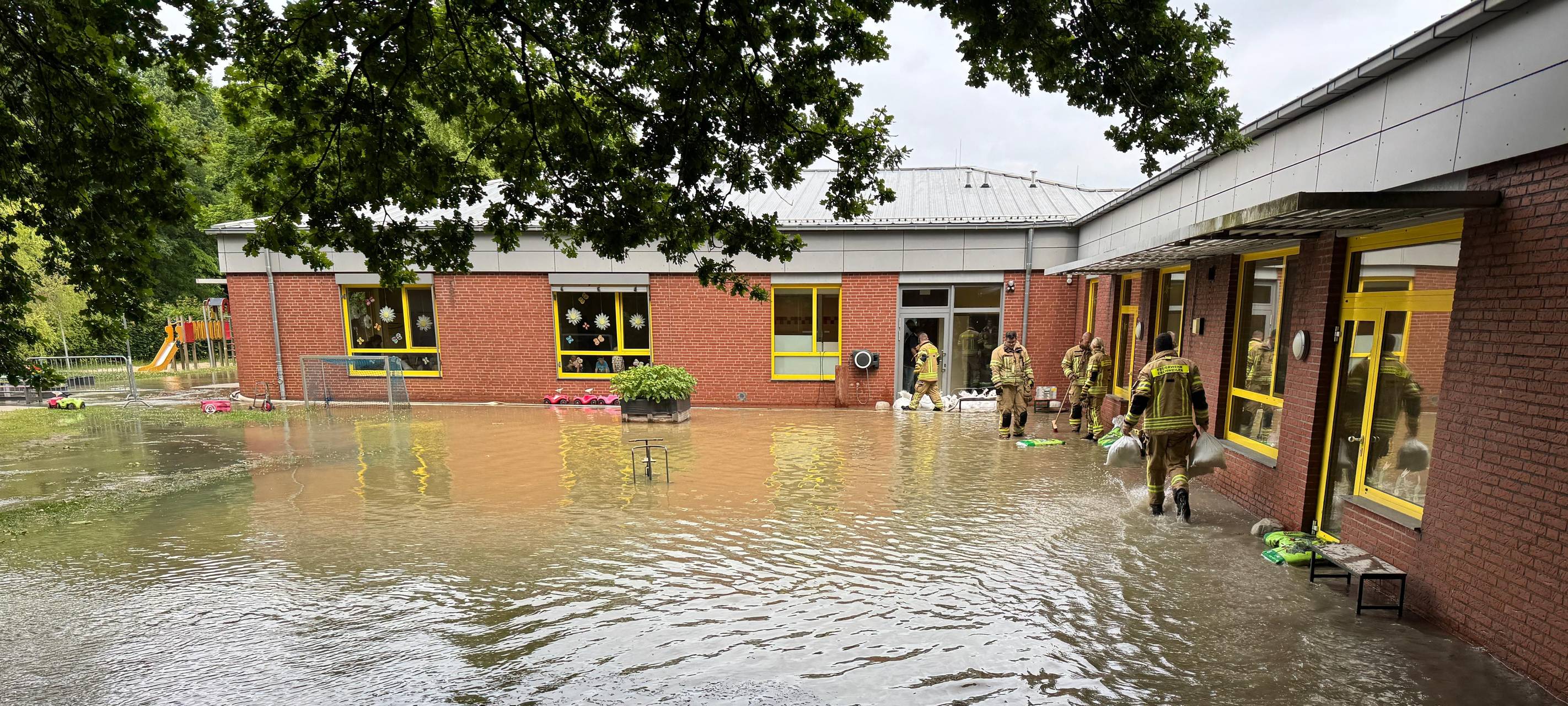 Feuerwehr stoppt Überflutung an Eschweiler Kita