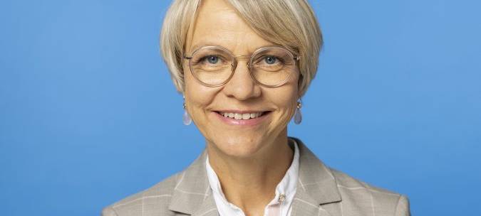 NRW-Schulministerin besucht zwei Schulen in der StädteRegion