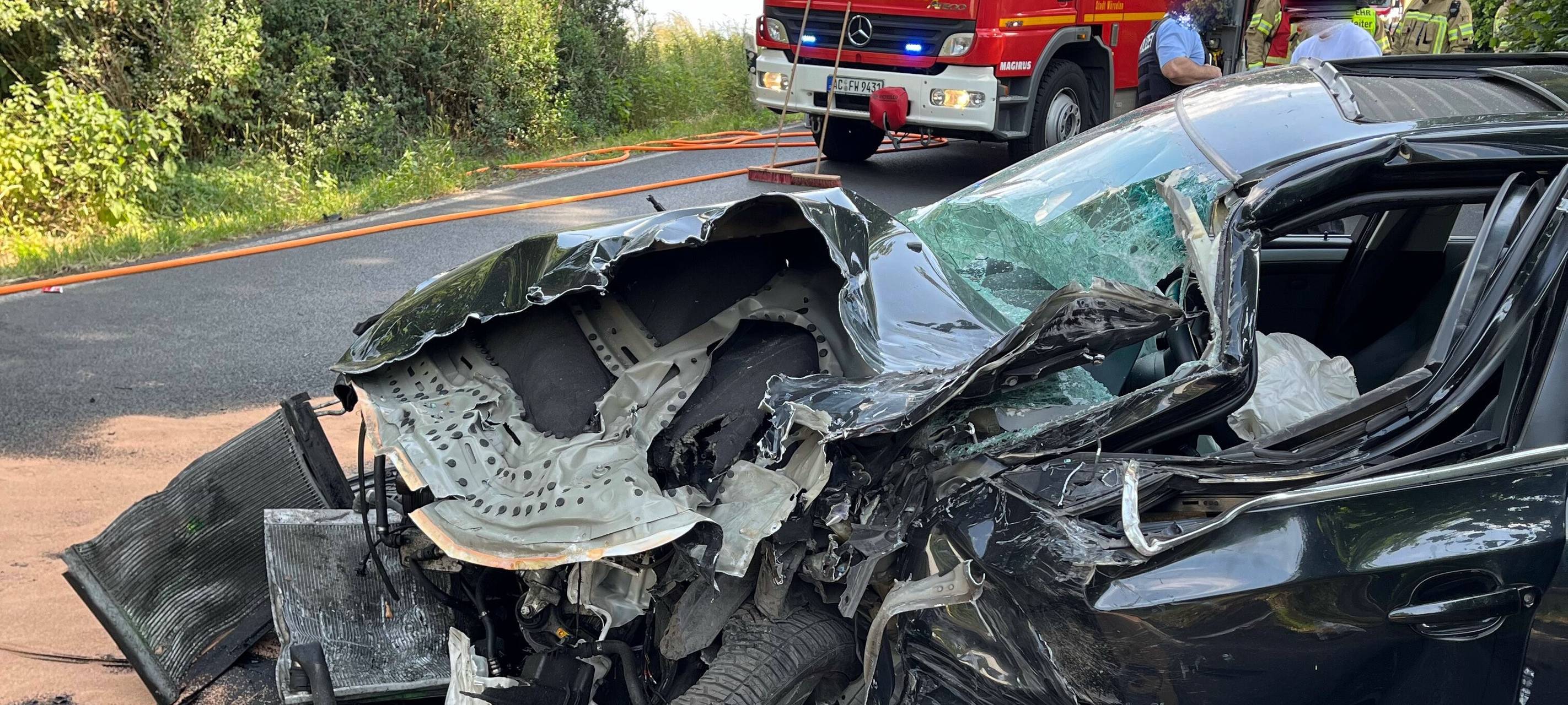 Gras am Steuer? Unfall auf der B57 in Alsdorf