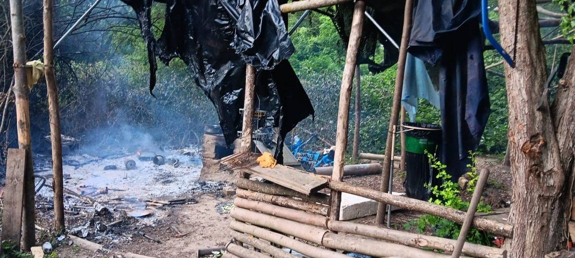 Brand in illegalem Lager