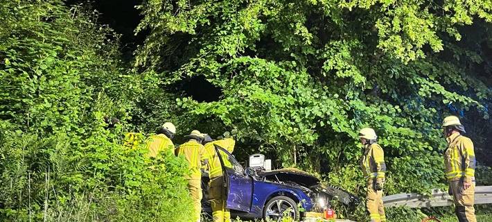 Alkohol am Steuer: 25-jähriger Fahrer verursacht Alleinunfall