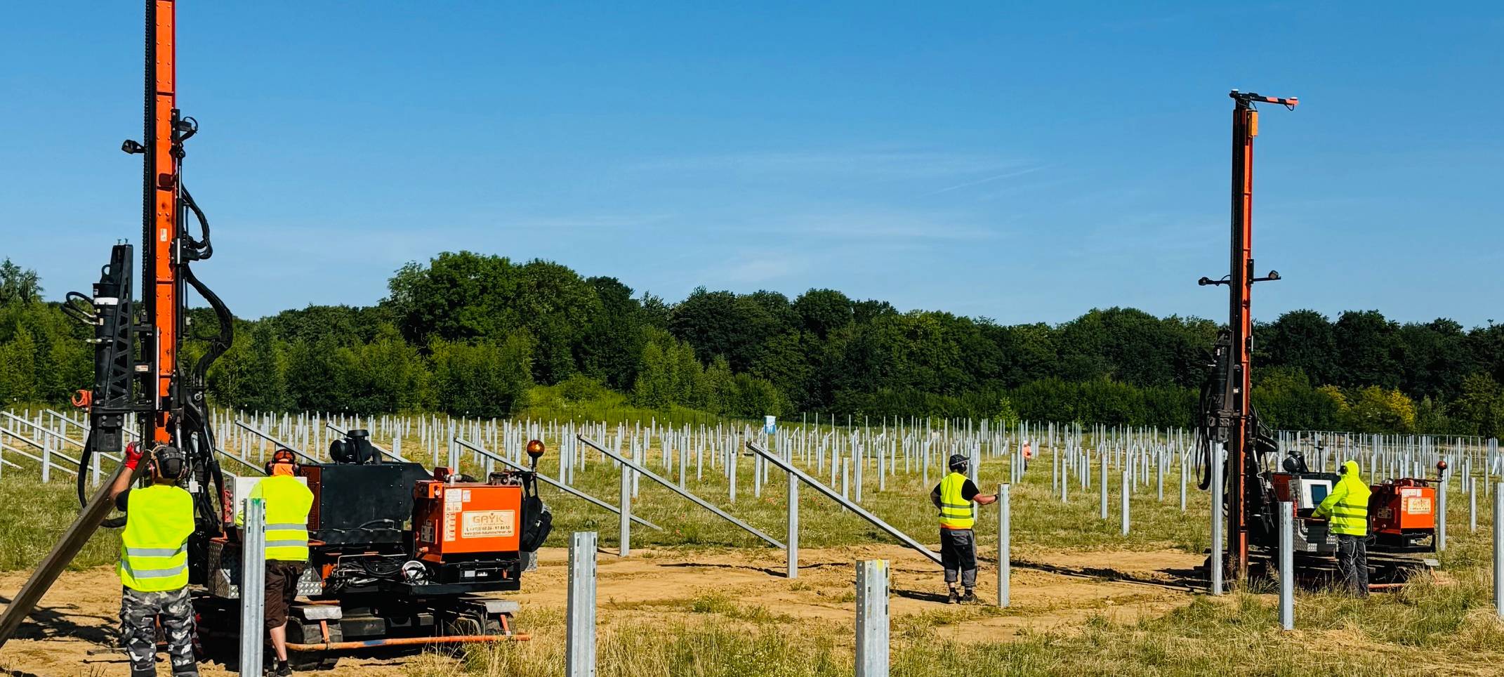 Aufbauarbeiten an der PV-Anlage in Merkstein