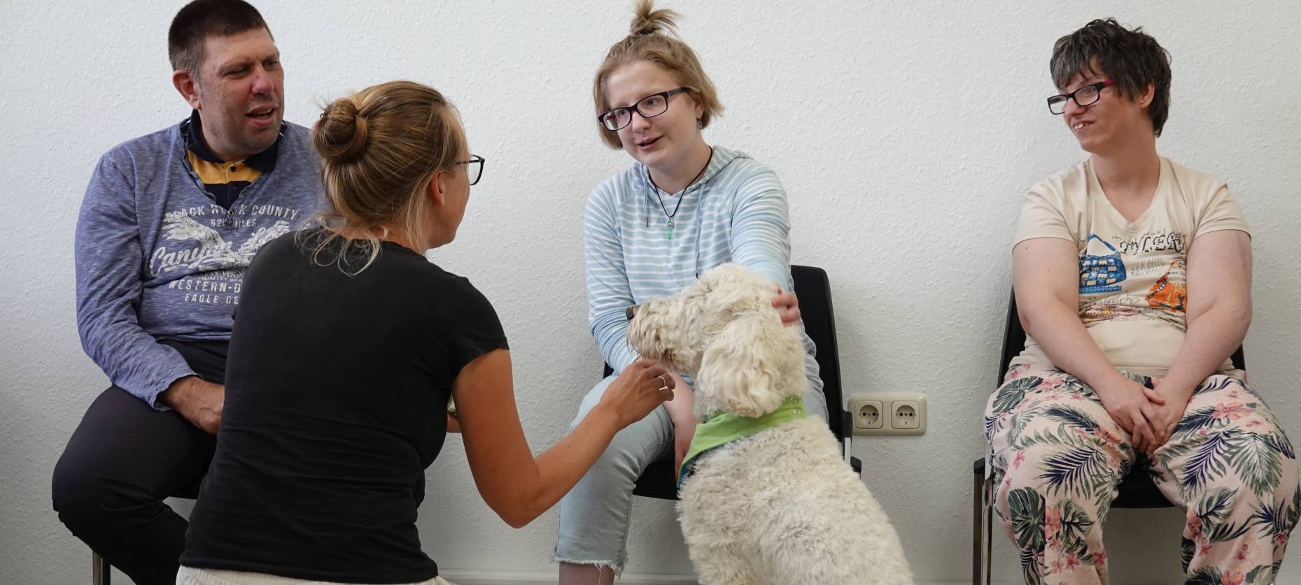 Therapiebegleithunde Lucy und Elli im Einsatz