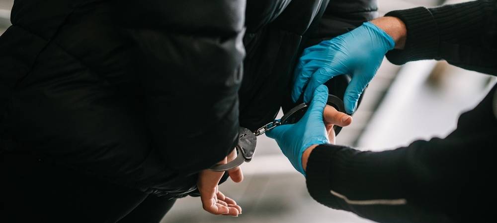 Drogenfund am Bahnhof und Schleusungsverdacht auf der A44