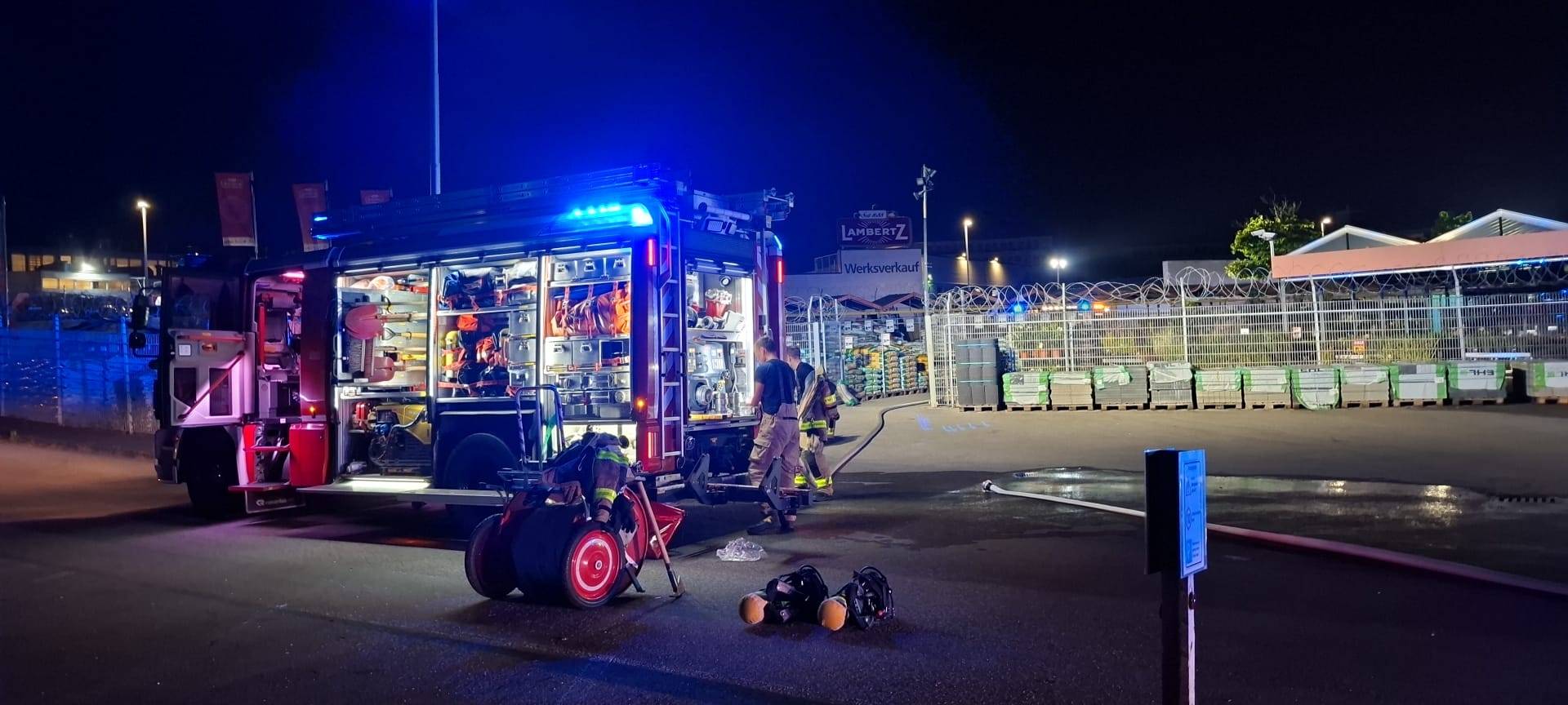 Brand in OBI-Filiale in der Roermonder Straße