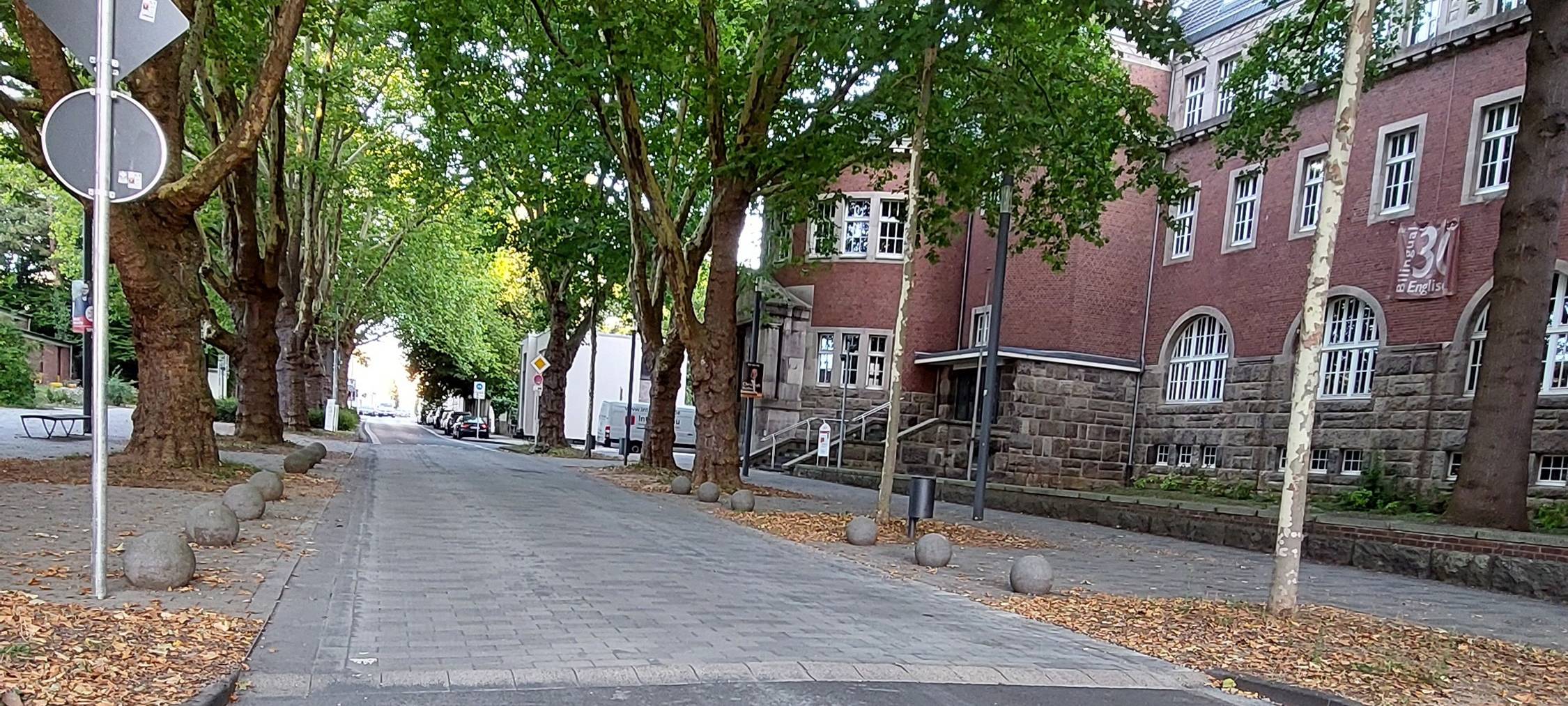 Peter-Paul-Straße wird wegen loser Steine gesperrt