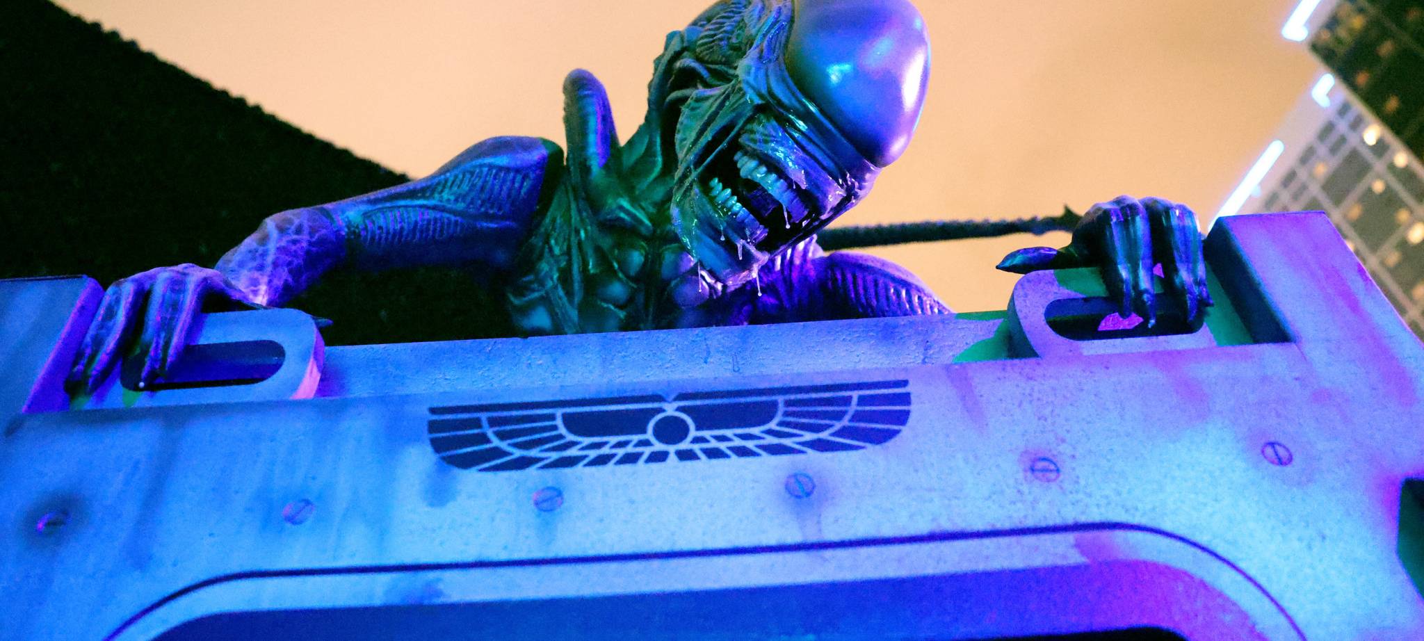 Ein Alien greift an.